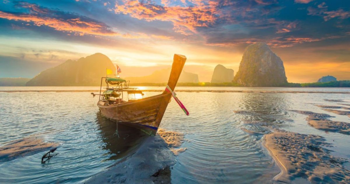 26 Meanings When You Dream About Boats
