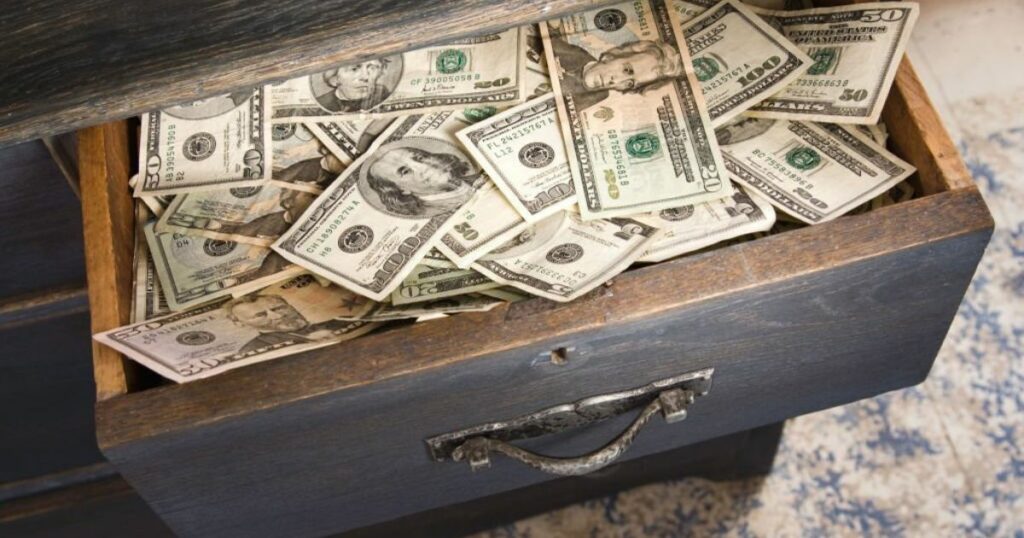 What Does it Mean When You Dream About Finding Money?
