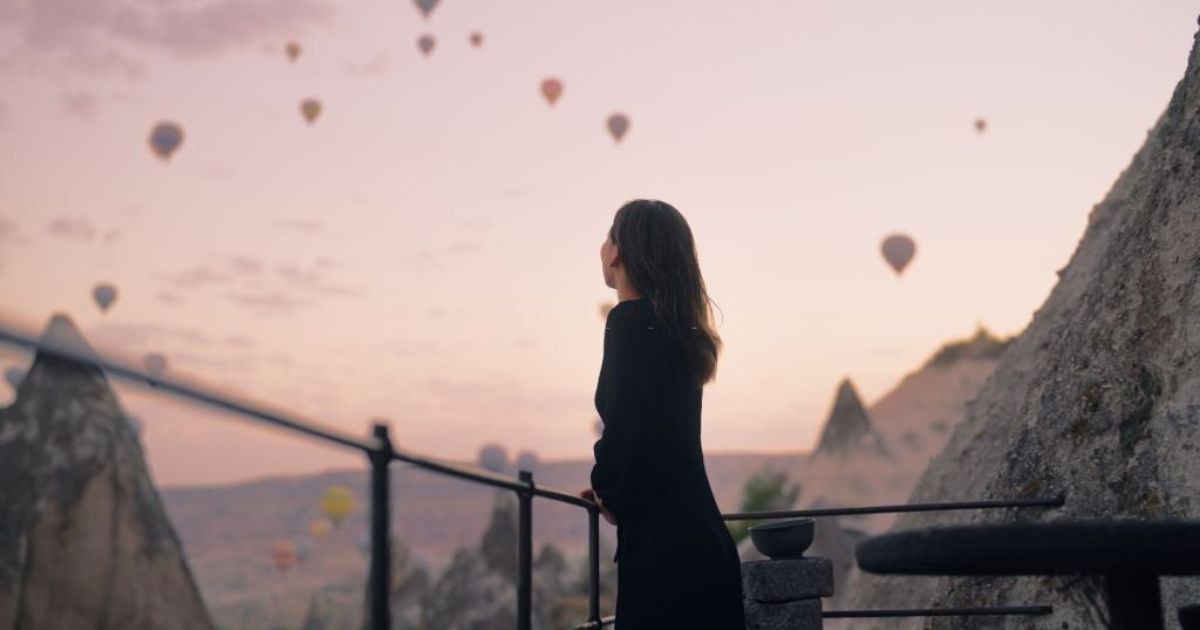 15 Meanings When You Dream About Someone