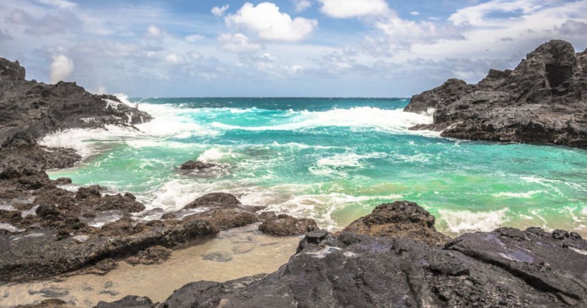 26 Meanings When You Dream About Waves